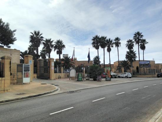 ta-dbiegi-crafts-village